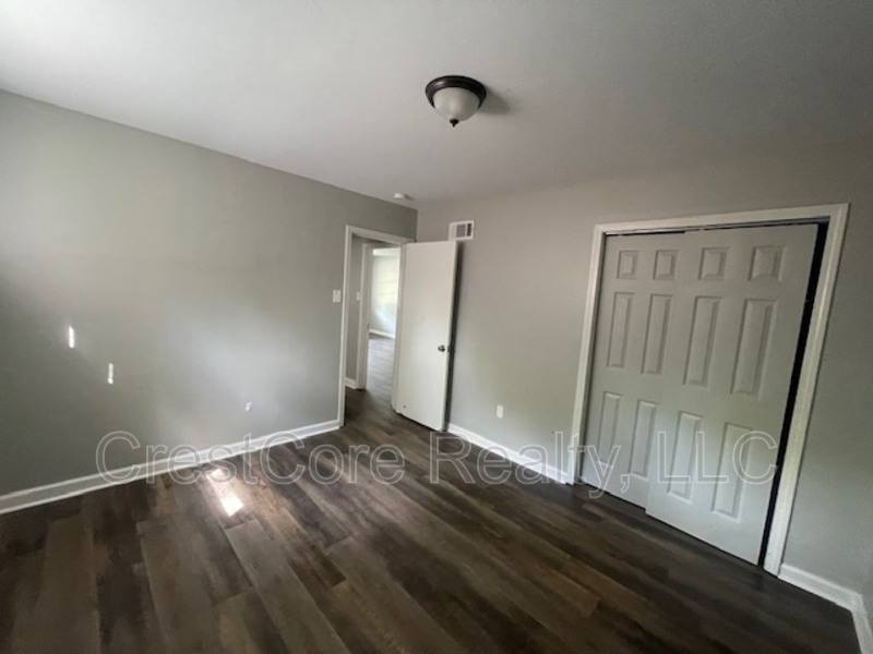 Apartment for rent at 3019 Carnes Ave, Memphis, TN 38111