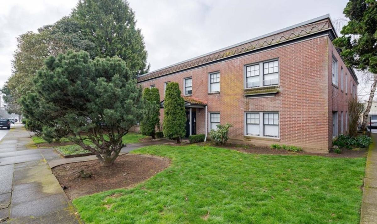 Apartment for rent at 2214 Broadway, Vancouver, WA 98663
