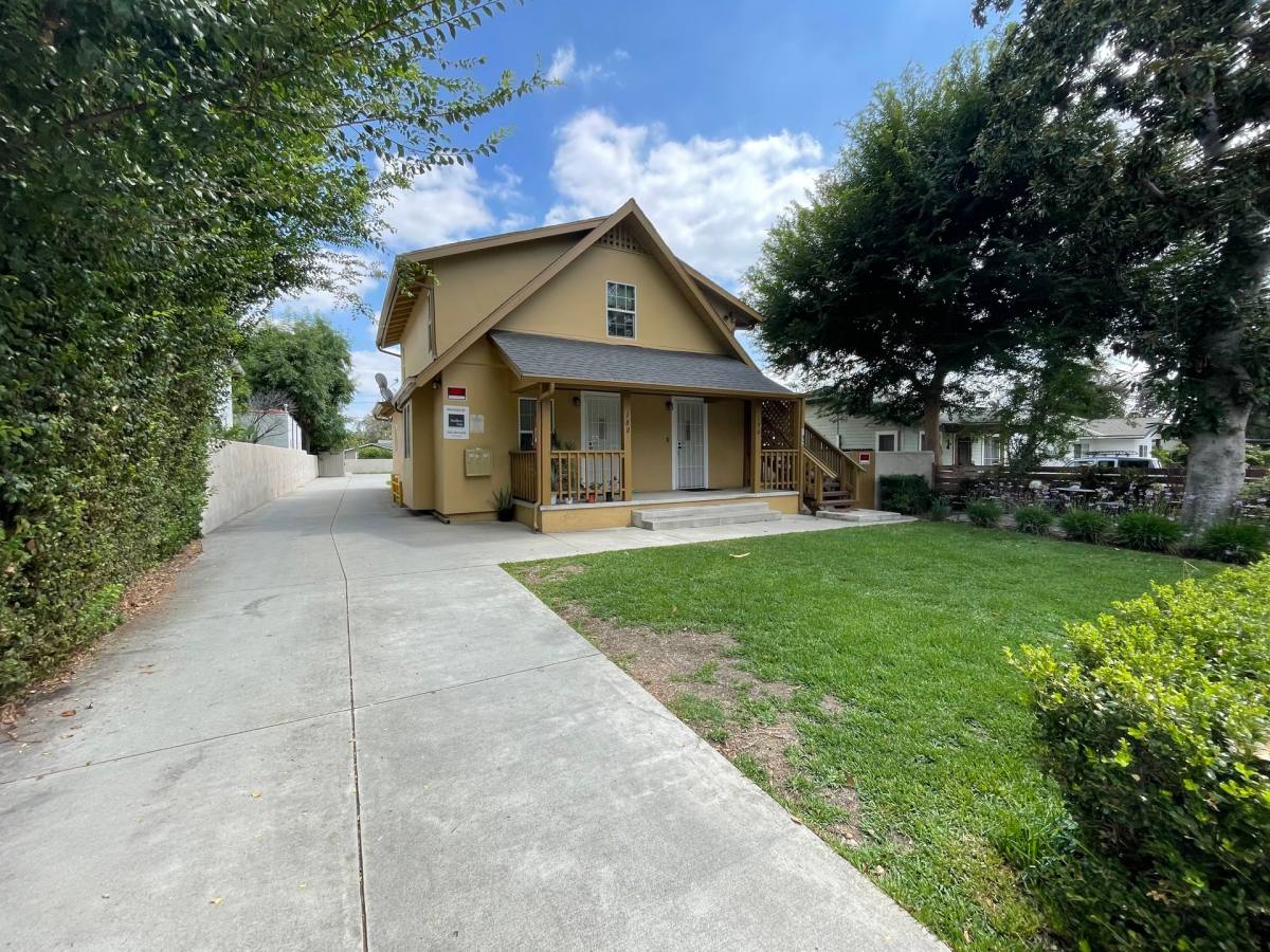 Apartment for rent at 188-192 S Craig Ave, Pasadena, CA 91107