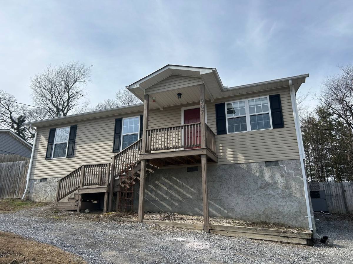 House for rent at 907 Mynders Ave, Maryville, TN 37801