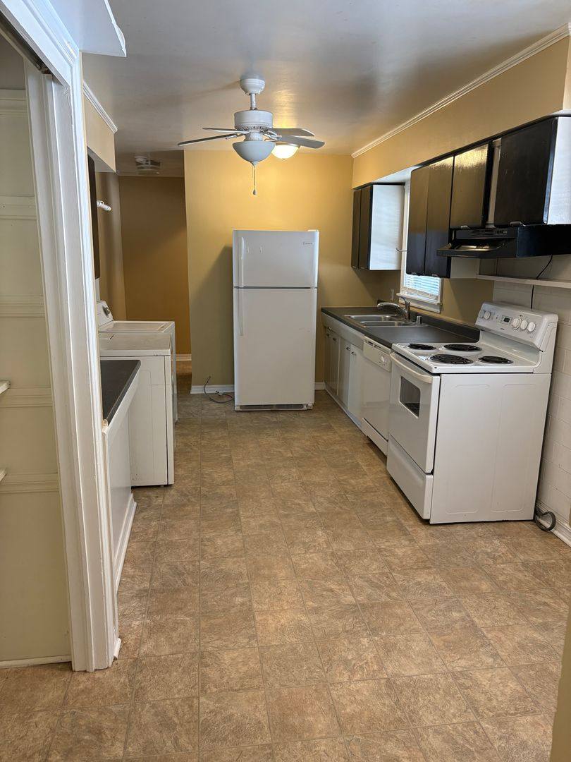 Apartment for rent at 873 Clinton Dr, Fayetteville, AR 72701
