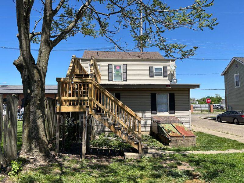 Apartment for rent at 829 Maple Ave #3, Hamilton, OH 45011