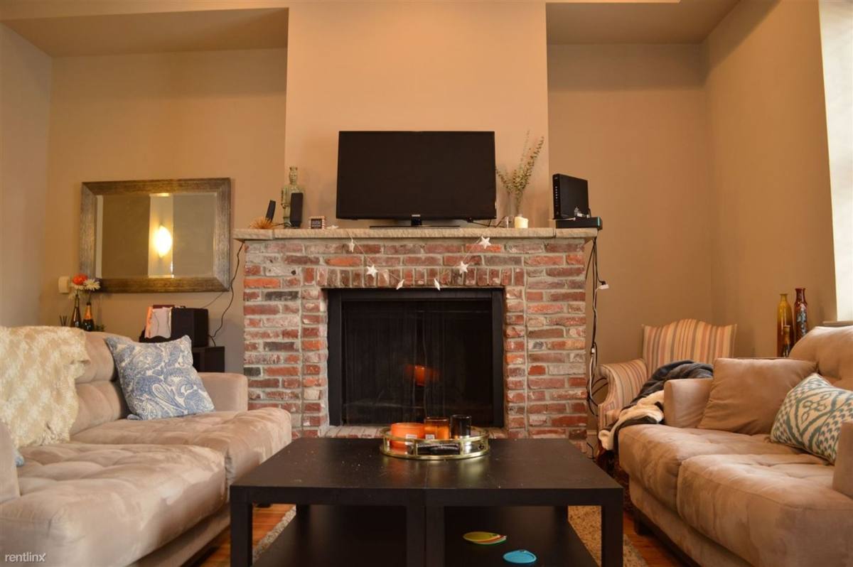 House for rent at 300 Lombard St, Philadelphia, PA 19147