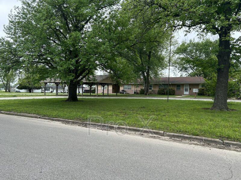 Apartment for rent at 825 S Cherokee #5, Girard, KS 66743