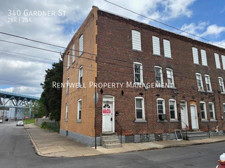 Townhouse for rent at 340 Gardner St, McKees Rocks, PA 15136