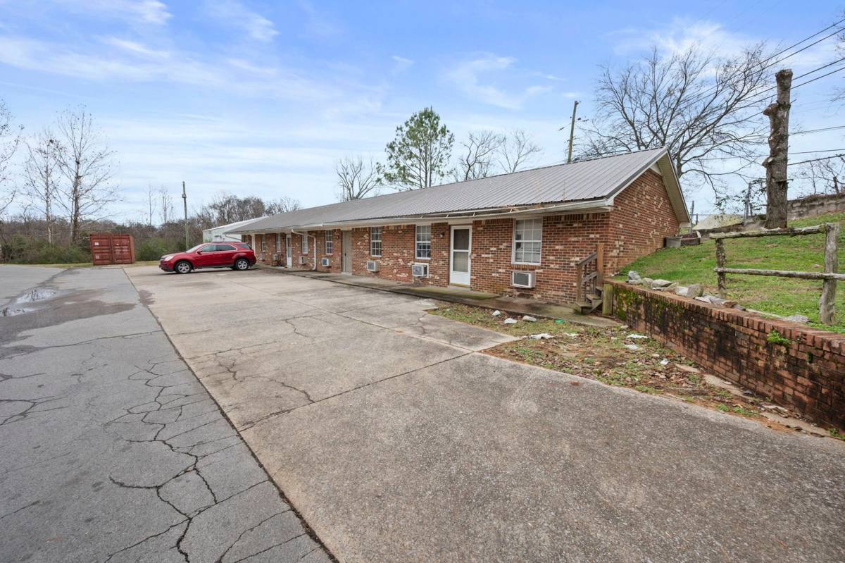 Apartment for rent at 101 Walnut St, Clarksville, TN 37042