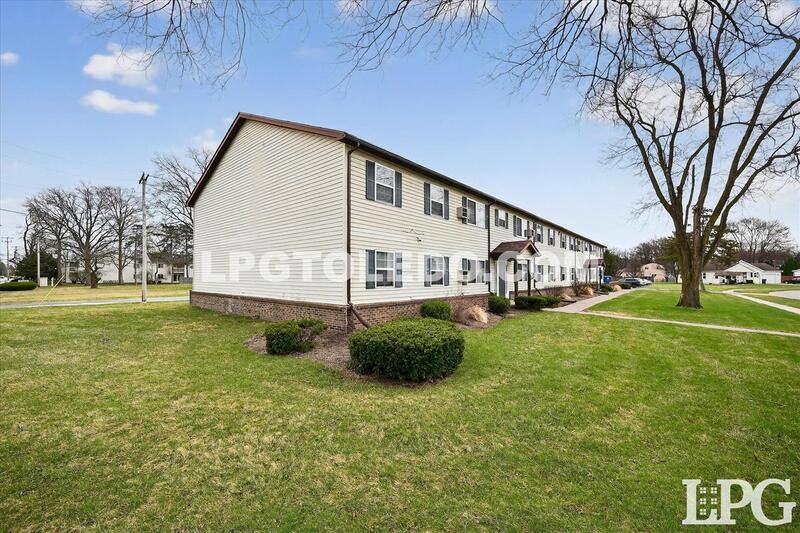 Apartment for rent at 1230 Bedford Woods Dr #8, Toledo, OH 43615