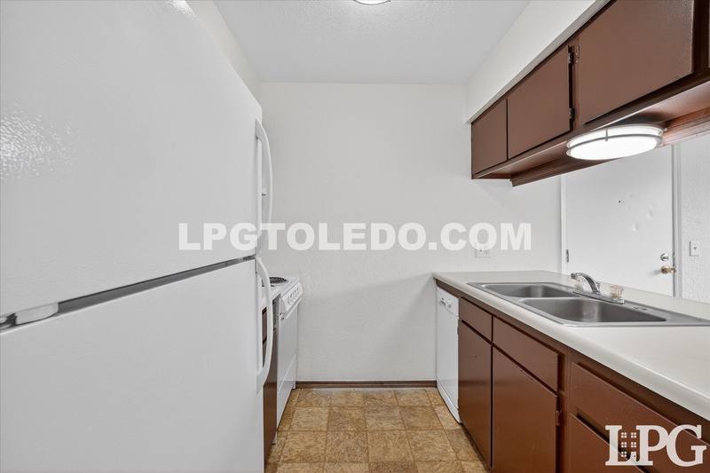 Apartment for rent at 1230 Bedford Woods Dr #8, Toledo, OH 43615