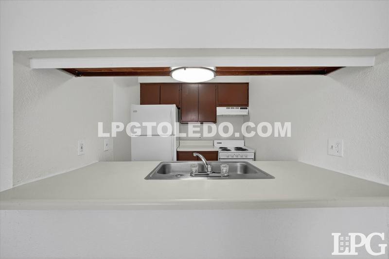 Apartment for rent at 1230 Bedford Woods Dr #8, Toledo, OH 43615