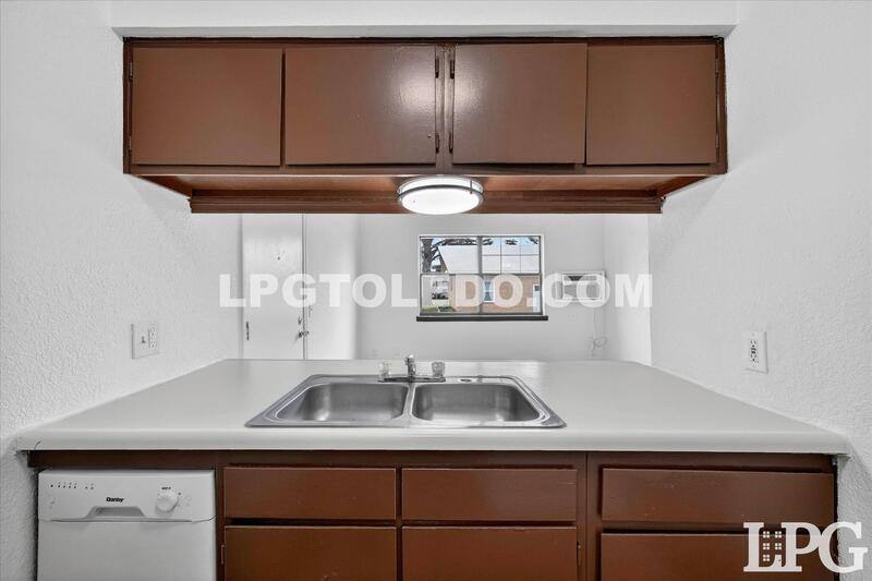 Apartment for rent at 1230 Bedford Woods Dr #8, Toledo, OH 43615