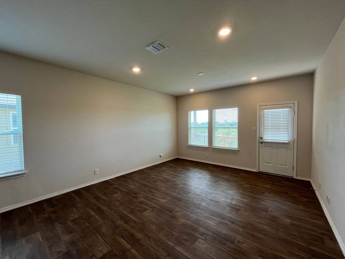 House for rent at 465 Middle Green Loop, Floresville, TX 78114