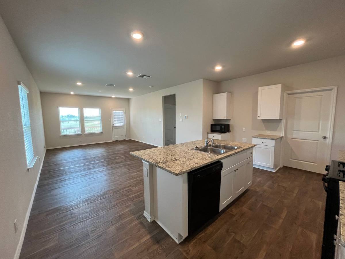 House for rent at 465 Middle Green Loop, Floresville, TX 78114