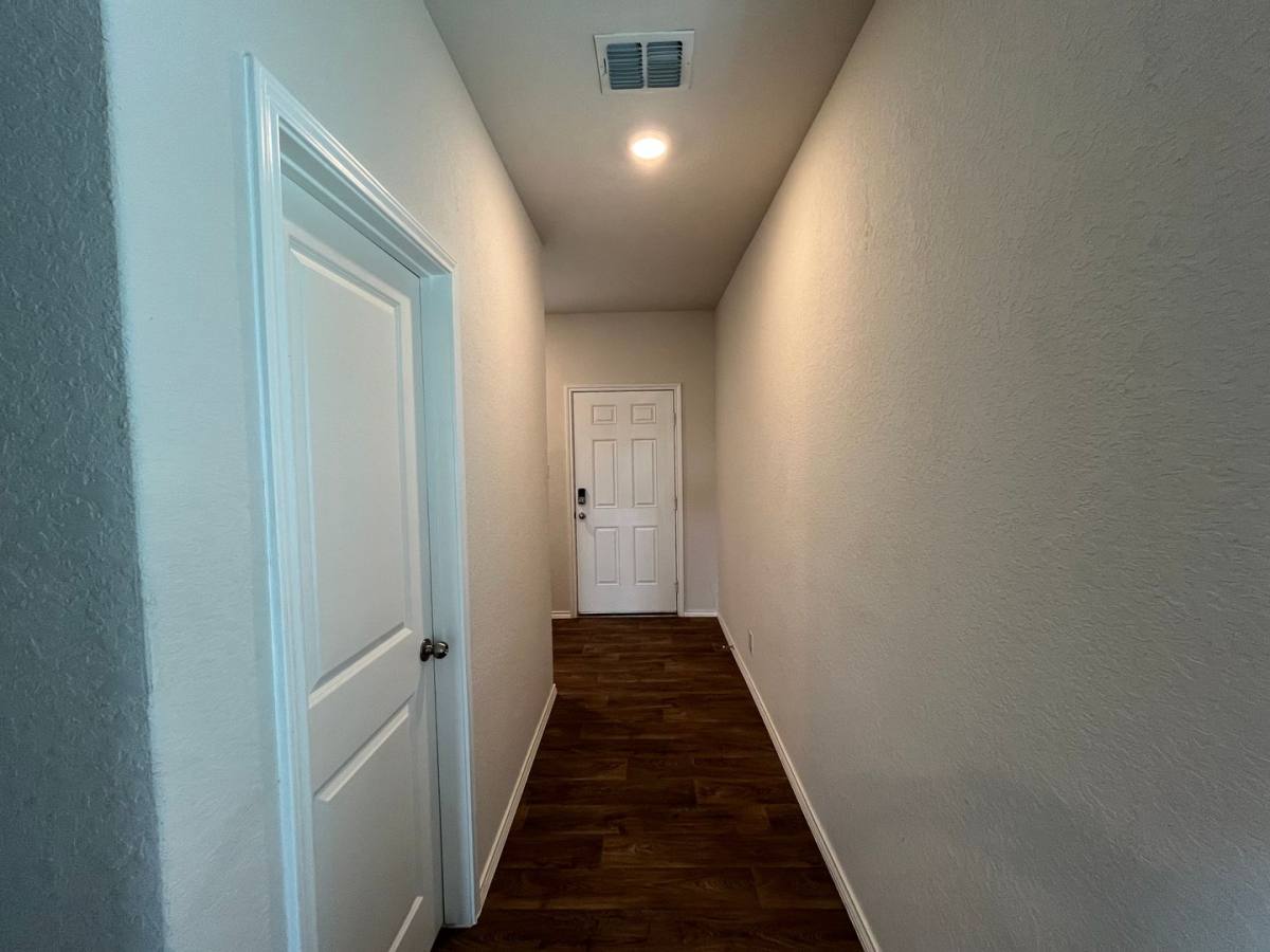 House for rent at 465 Middle Green Loop, Floresville, TX 78114
