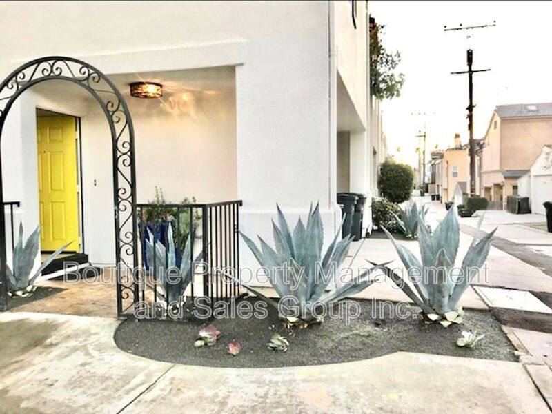 Townhouse for rent at 445 1 2 Begonia Ave, Corona Del Mar, CA 92625