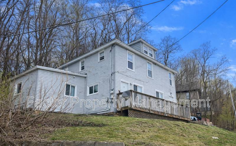 Apartment for rent at 103 Locust St #1, Mankato, MN 56001