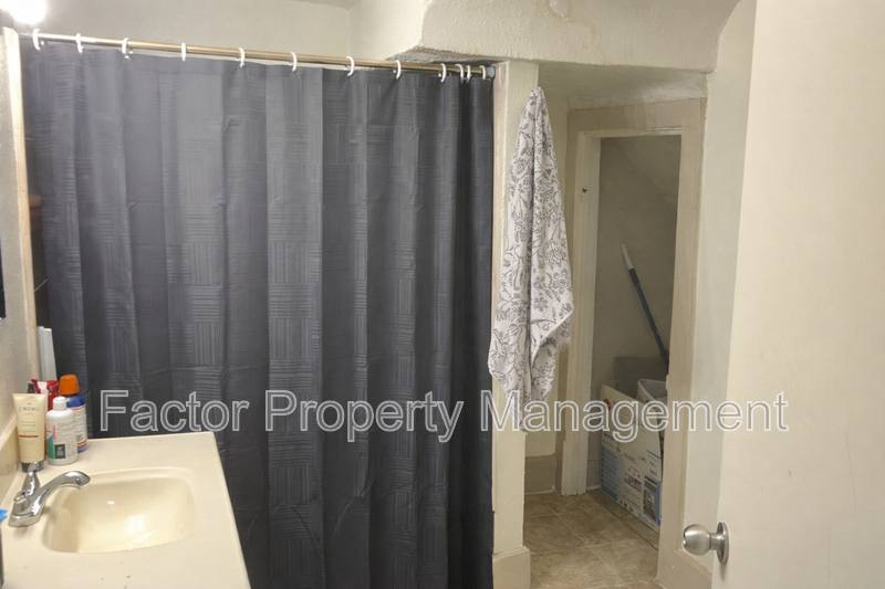 Apartment for rent at 103 Locust St #1, Mankato, MN 56001