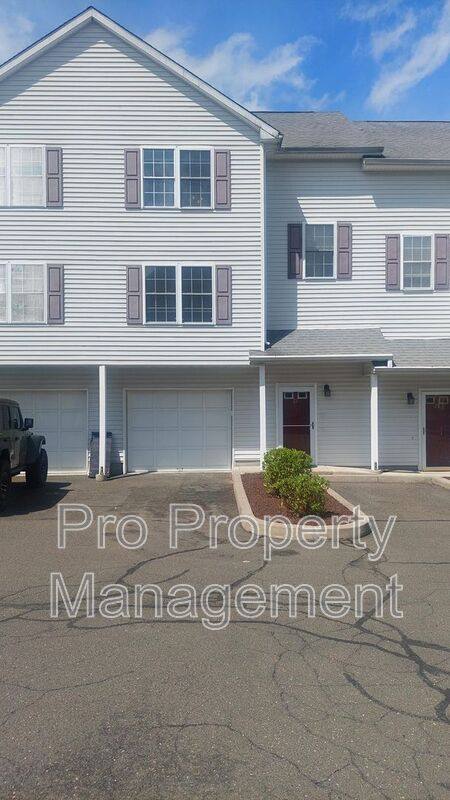 Apartment for rent at 11 Mannions Lane #22, Danbury, CT 06810