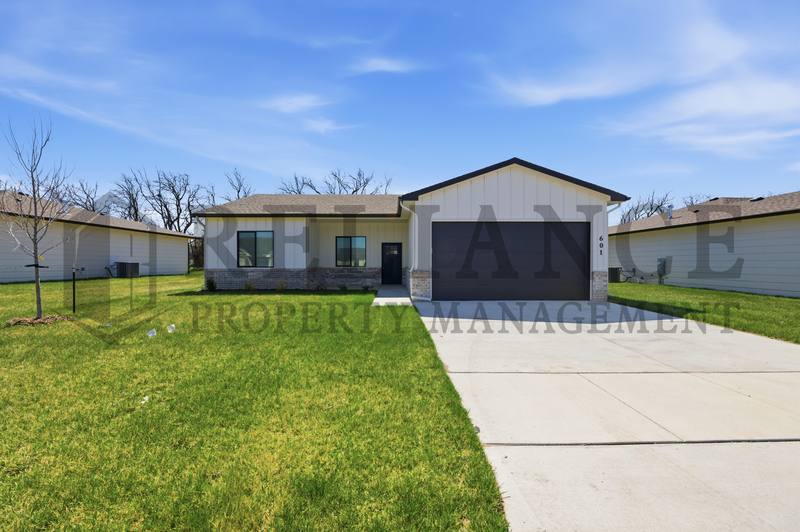 House for rent at 501 E Elmwood St, Valley Center, KS 67147