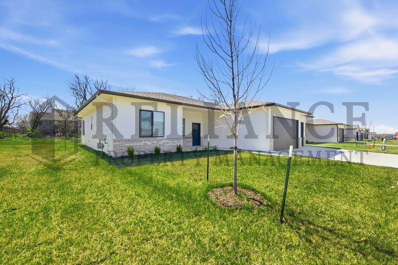 House for rent at 725 E Elmwood St, Valley Center, KS 67147