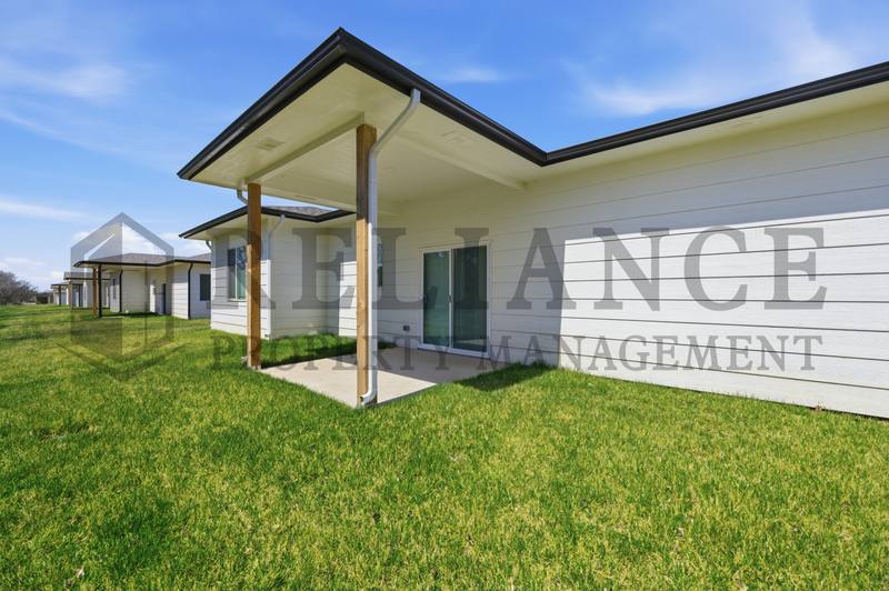 House for rent at 725 E Elmwood St, Valley Center, KS 67147