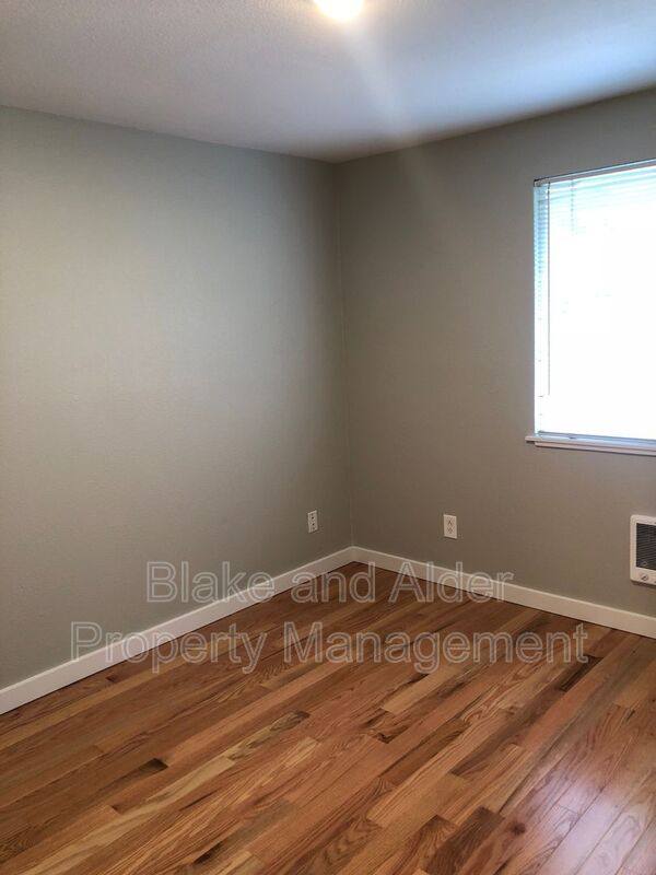 House for rent at 2410 SE 9th Court, Gresham, OR 97080