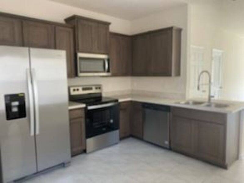 Townhouse for rent at 911 Capitol Parkway, Jacksonville, FL 32218