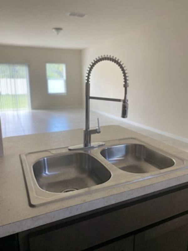Townhouse for rent at 911 Capitol Parkway, Jacksonville, FL 32218