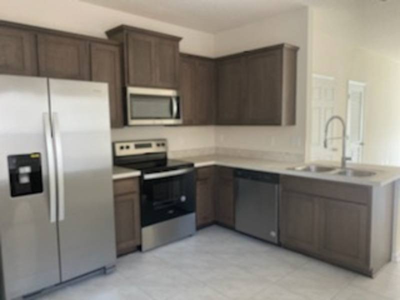 Townhouse for rent at 911 Capitol Parkway, Jacksonville, FL 32218