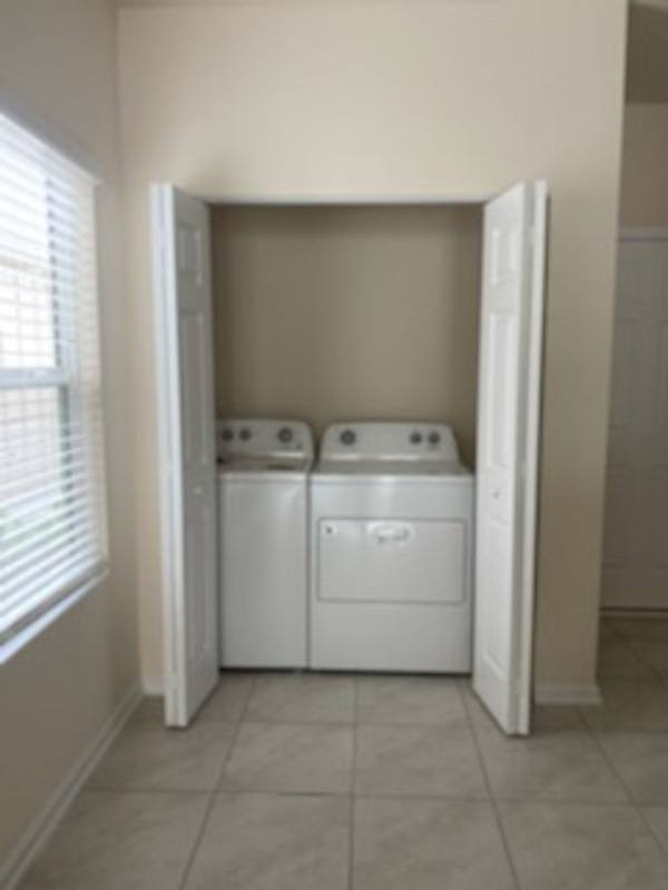 Townhouse for rent at 911 Capitol Parkway, Jacksonville, FL 32218