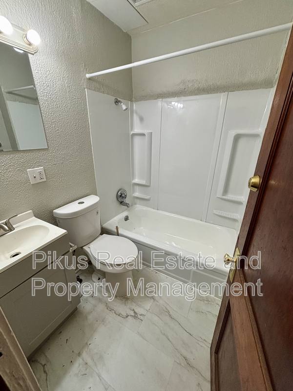 Apartment for rent at 485 Crouse St #DOWN, Akron, OH 44311