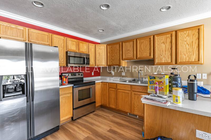 Townhouse for rent at 1156 S 1420 E, Provo, UT 84606