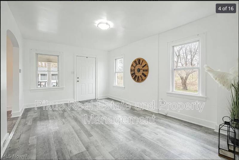 House for rent at 1033 Chandler Ave, Akron, OH 44314