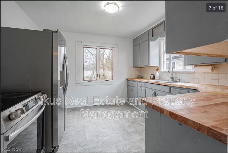 House for rent at 1033 Chandler Ave, Akron, OH 44314
