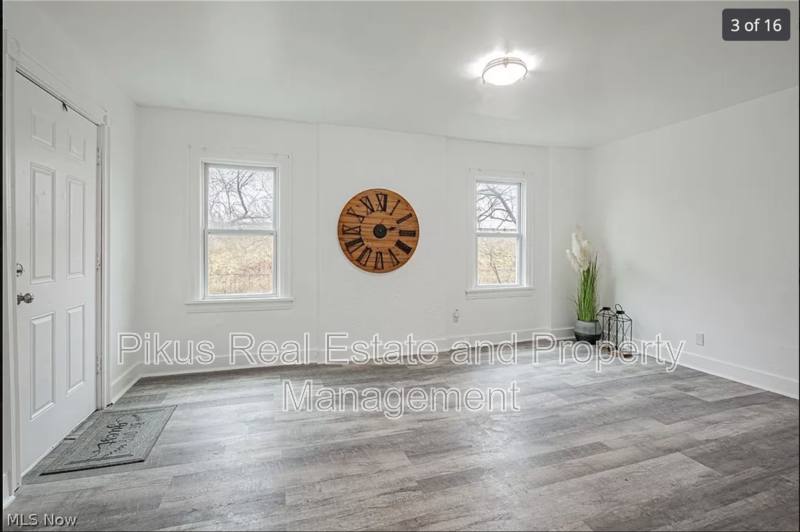 House for rent at 1033 Chandler Ave, Akron, OH 44314