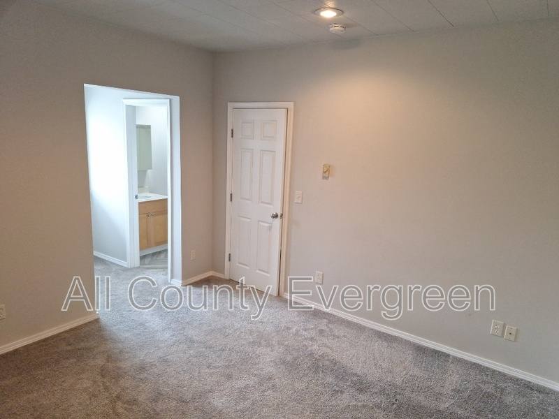 Apartment for rent at 1015 9th St #C, Bremerton, WA 98337