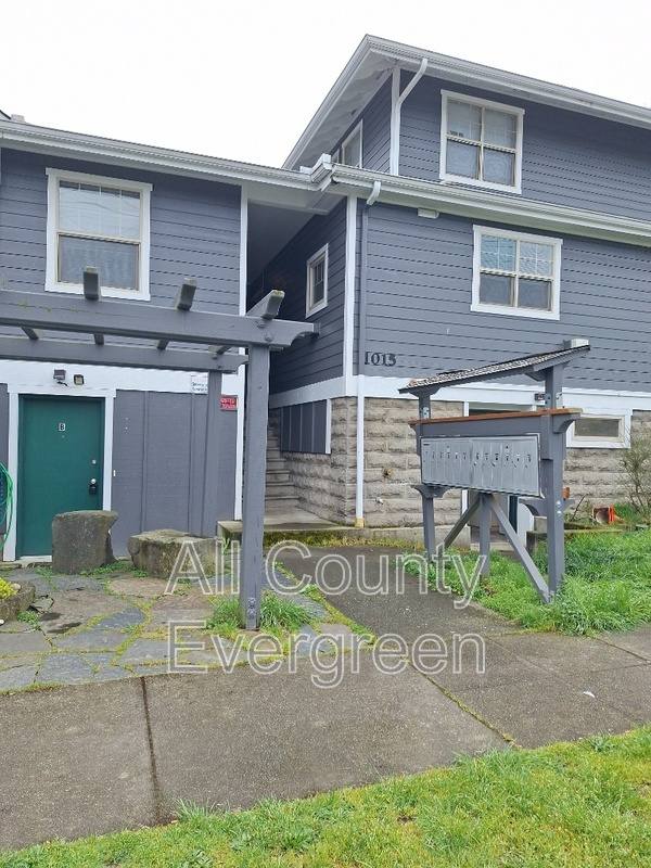 Apartment for rent at 1015 9th St #C, Bremerton, WA 98337