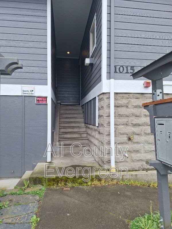 Apartment for rent at 1015 9th St #C, Bremerton, WA 98337