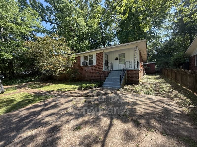 House for rent at 939 N Royal Ave, Florence, AL 35630