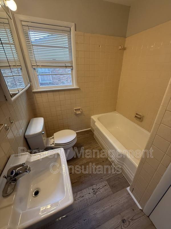 House for rent at 939 N Royal Ave, Florence, AL 35630