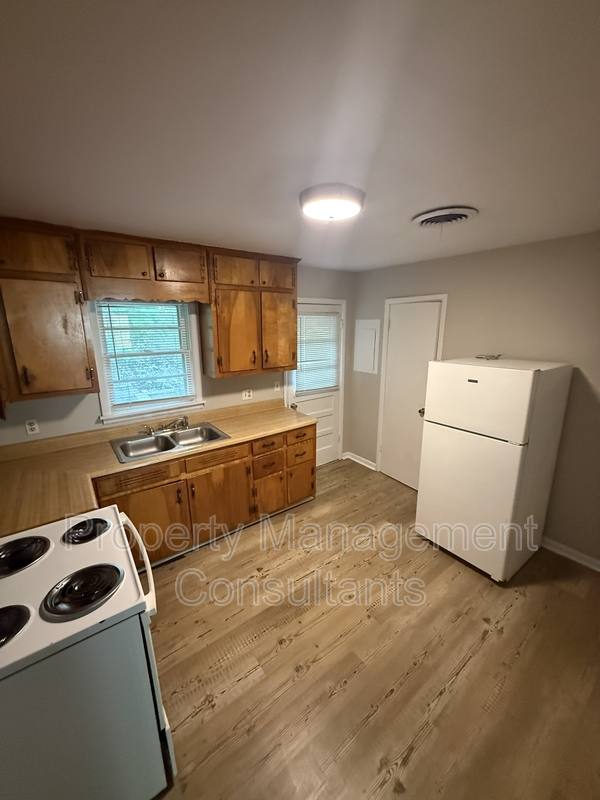 House for rent at 939 N Royal Ave, Florence, AL 35630