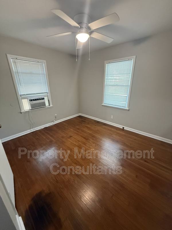 House for rent at 939 N Royal Ave, Florence, AL 35630