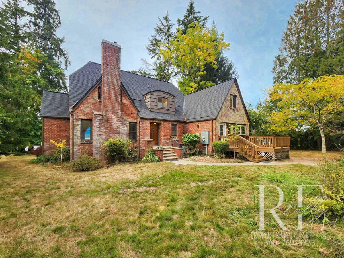 Townhouse for rent at 9051 Sunset Lane NW, Seabeck, WA 98380