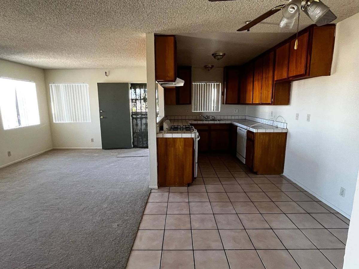 Apartment for rent at 11943 Grevillea Ave, Hawthorne, CA 90250
