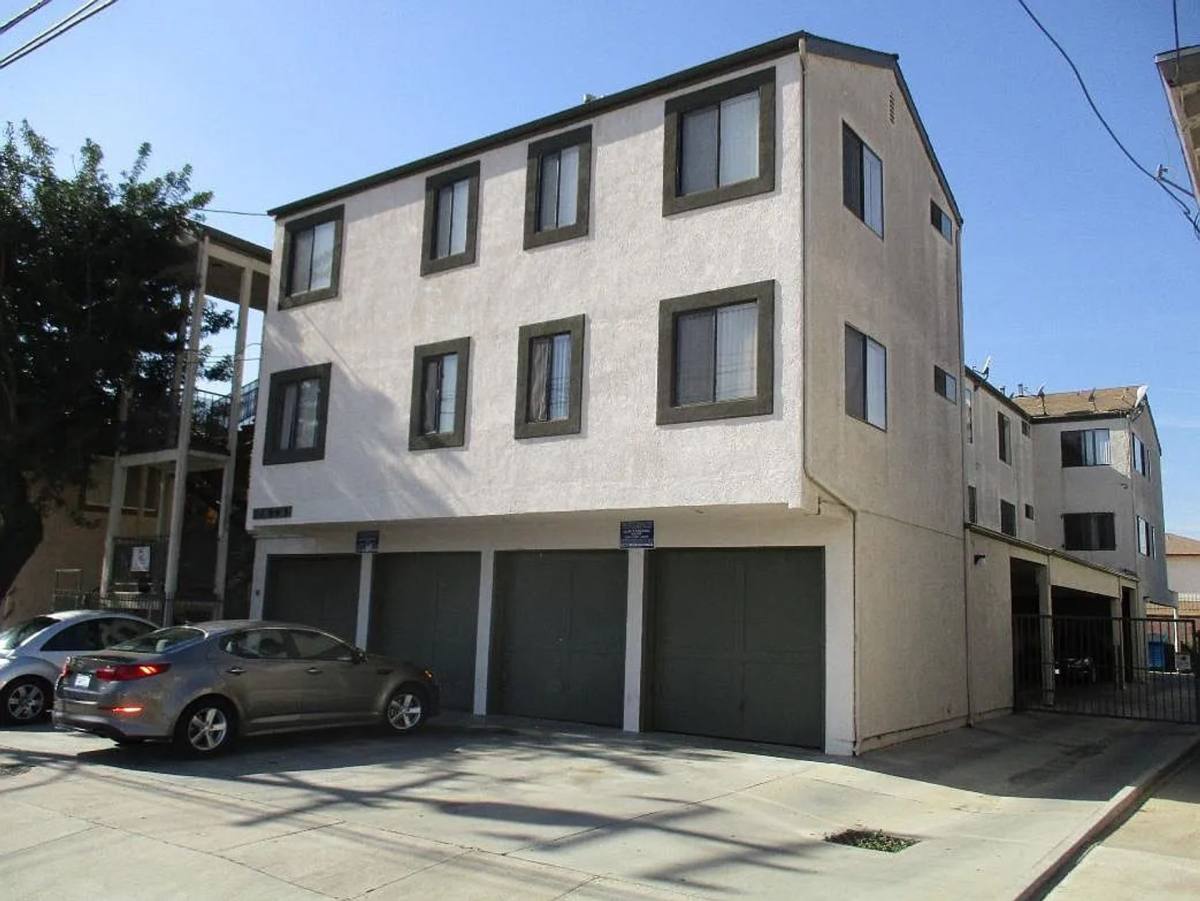 Apartment for rent at 11943 Grevillea Ave, Hawthorne, CA 90250