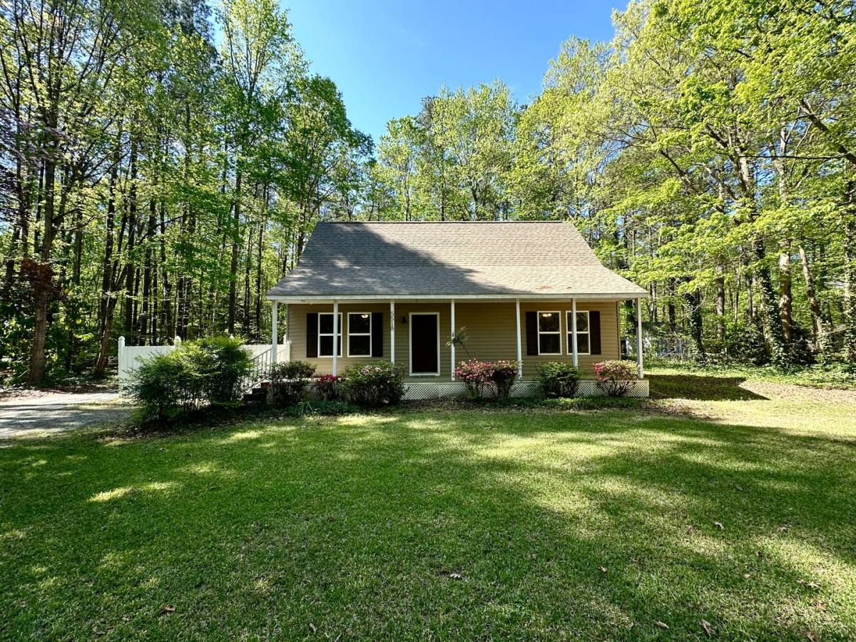 House for rent at 5518 Thompson Dr, Gloucester, VA 23061