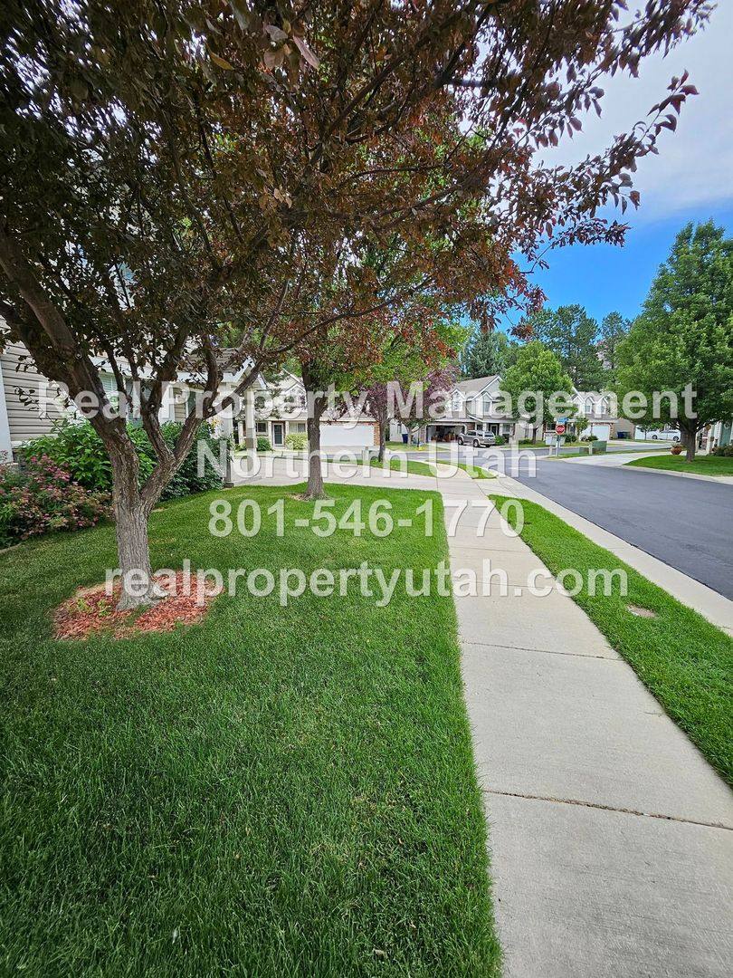 Townhouse for rent at 1419 E Blossom Lane, Ogden, UT 84404