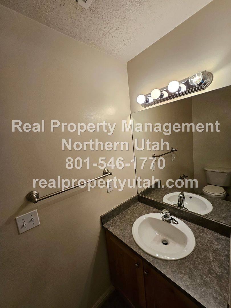 Townhouse for rent at 1419 E Blossom Lane, Ogden, UT 84404