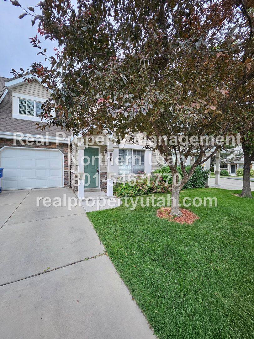 Townhouse for rent at 1419 E Blossom Lane, Ogden, UT 84404