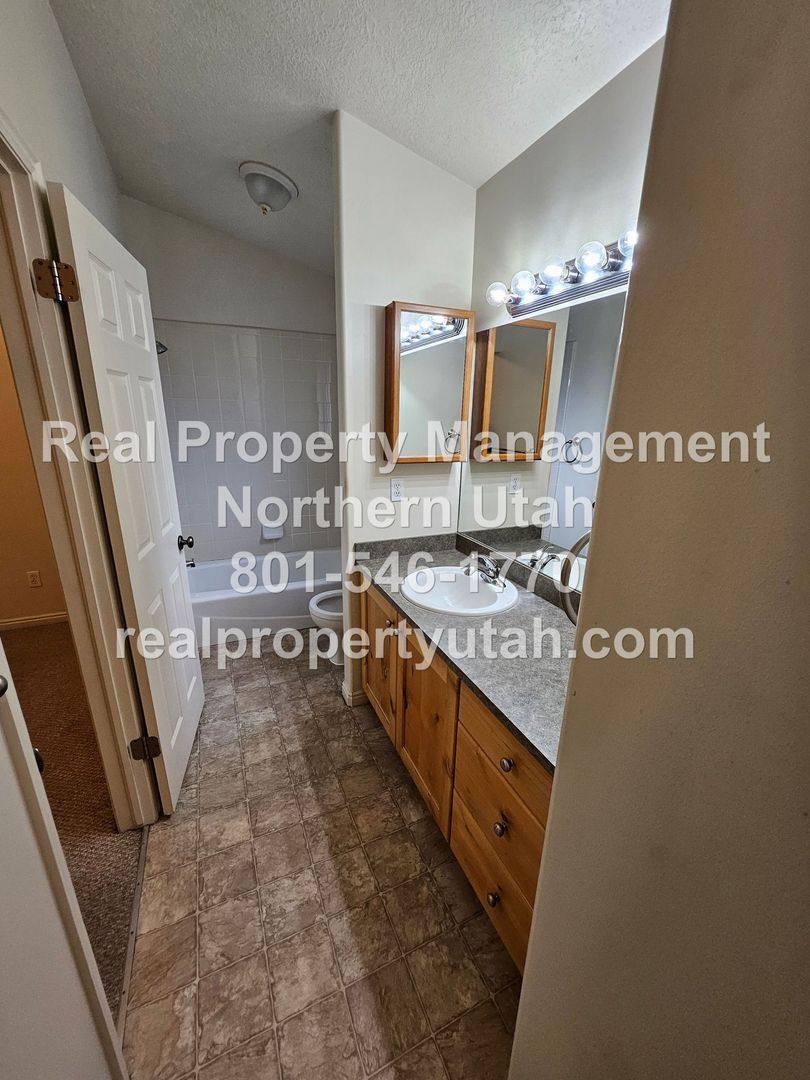 Townhouse for rent at 1419 E Blossom Lane, Ogden, UT 84404