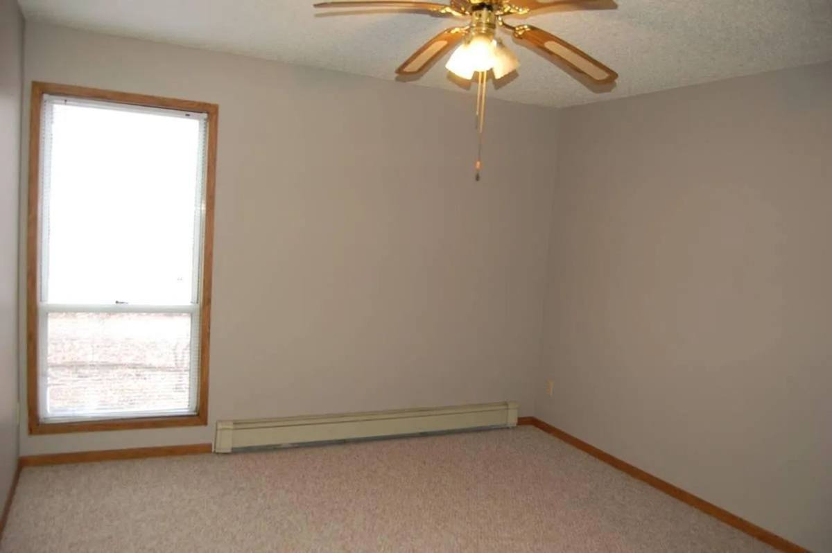 Apartment for rent at 1006 Oakcrest St, Iowa City, IA 52246